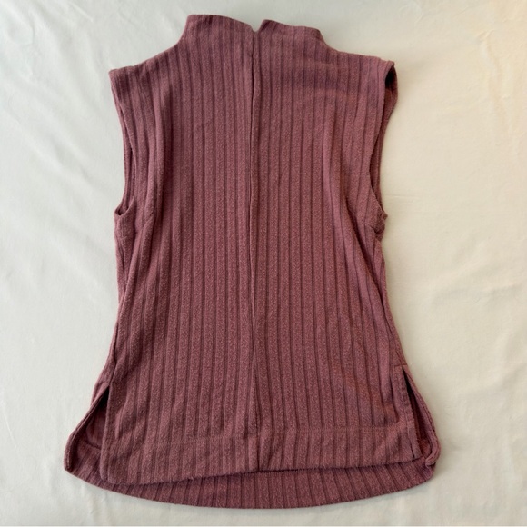 Ribbed Pink Sleeveless Top - Picture 2 of 5